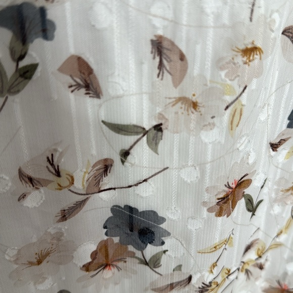 EUC BaeVely Floral Ruffle Blouse Size Medium - Picture 4 of 15